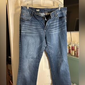 Kut stretch jeans. Dark wash straight leg